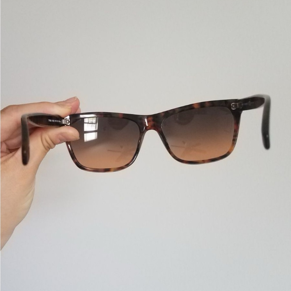 Tory Burch square Tortoise Sunglasses with Case - Picture 4 of 8
